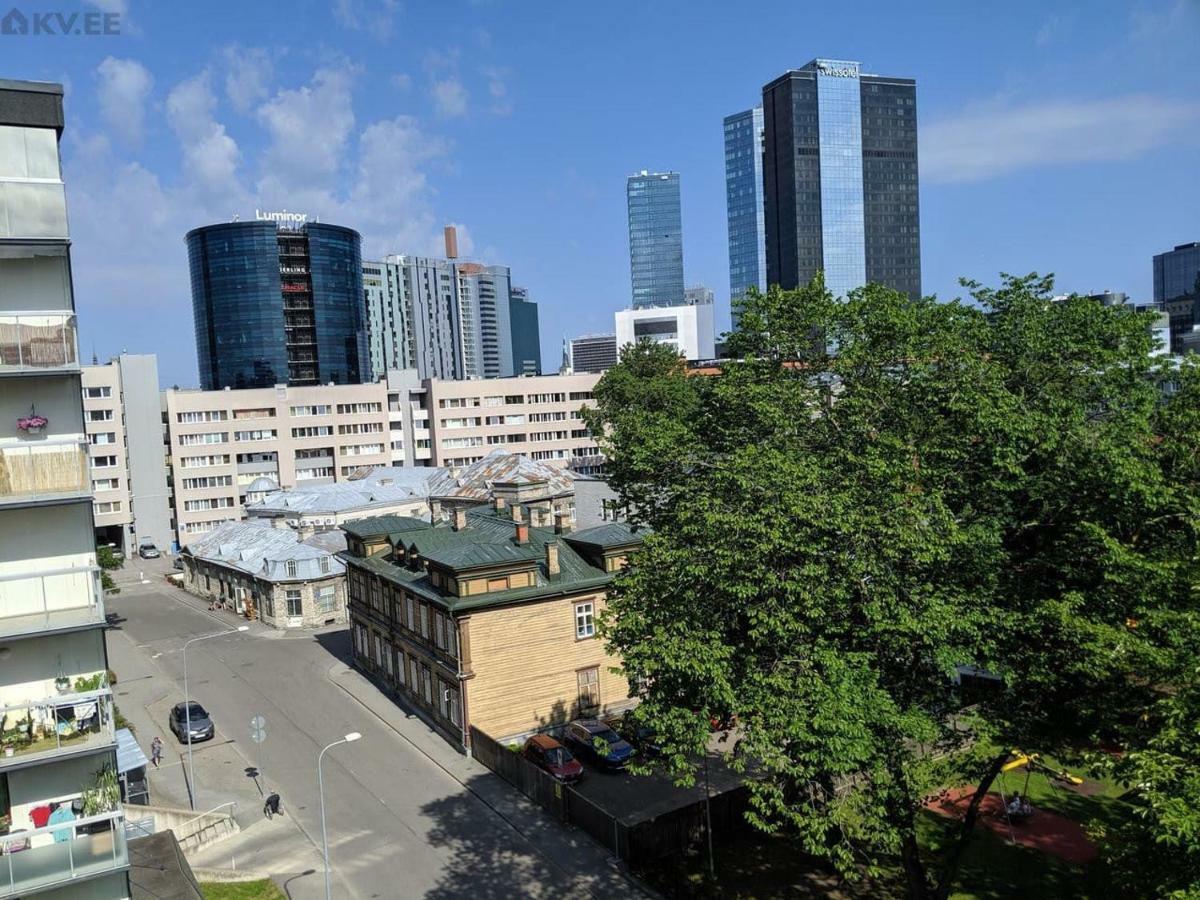 Center - Mardi St., Free Parking!!!
